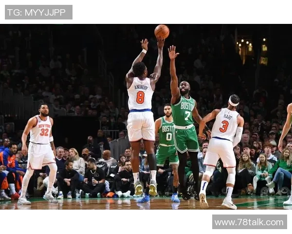 布伦森助攻波尔津吉斯超远三分精准命中引爆全场气氛